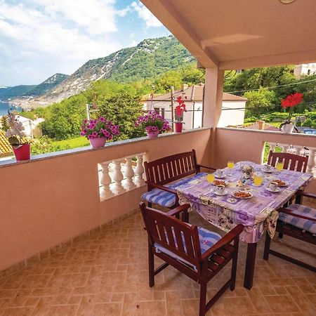 1 Bedroom Stunning Apartment In Bakarac Buitenkant foto