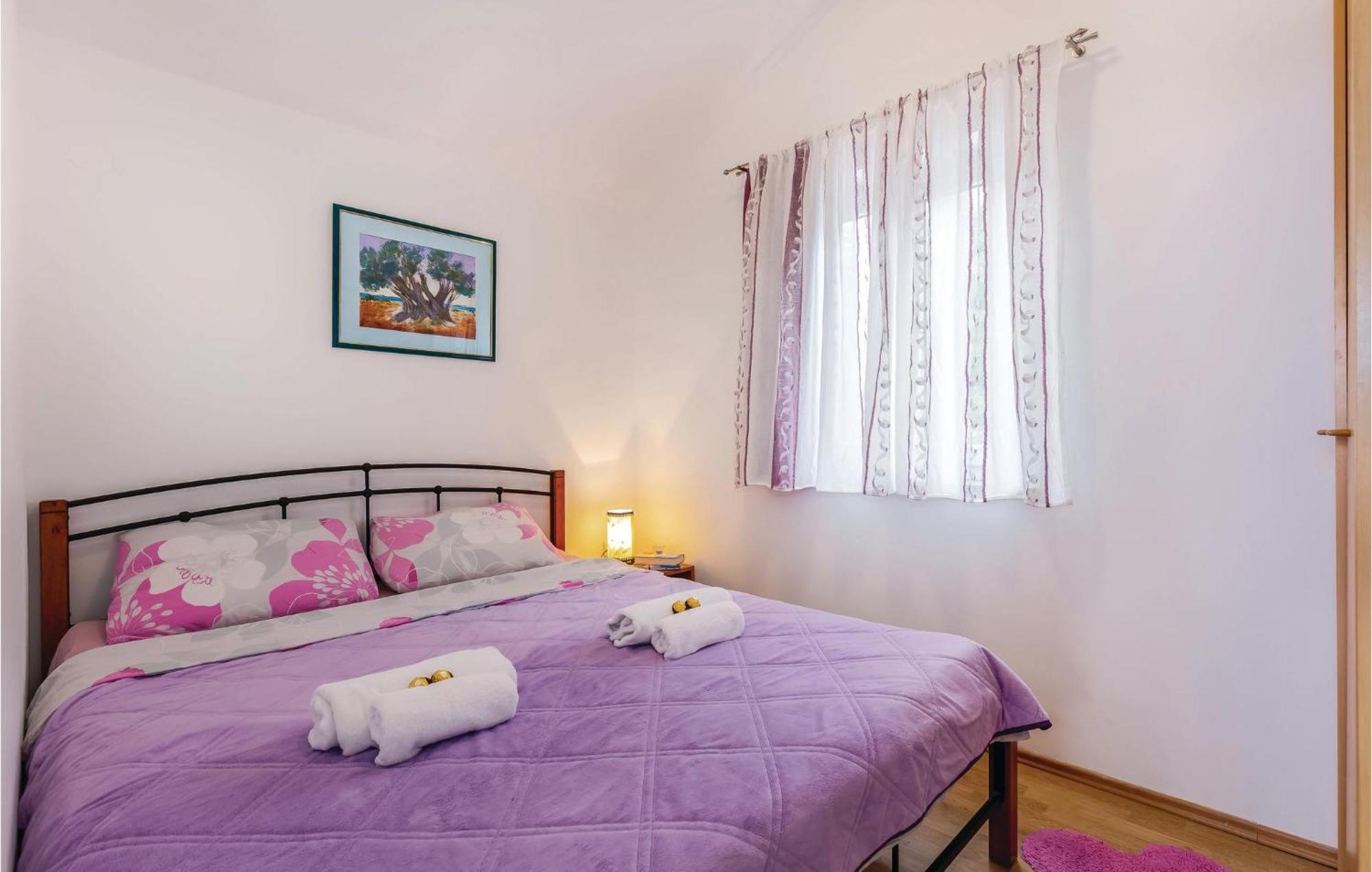 1 Bedroom Stunning Apartment In Bakarac Buitenkant foto