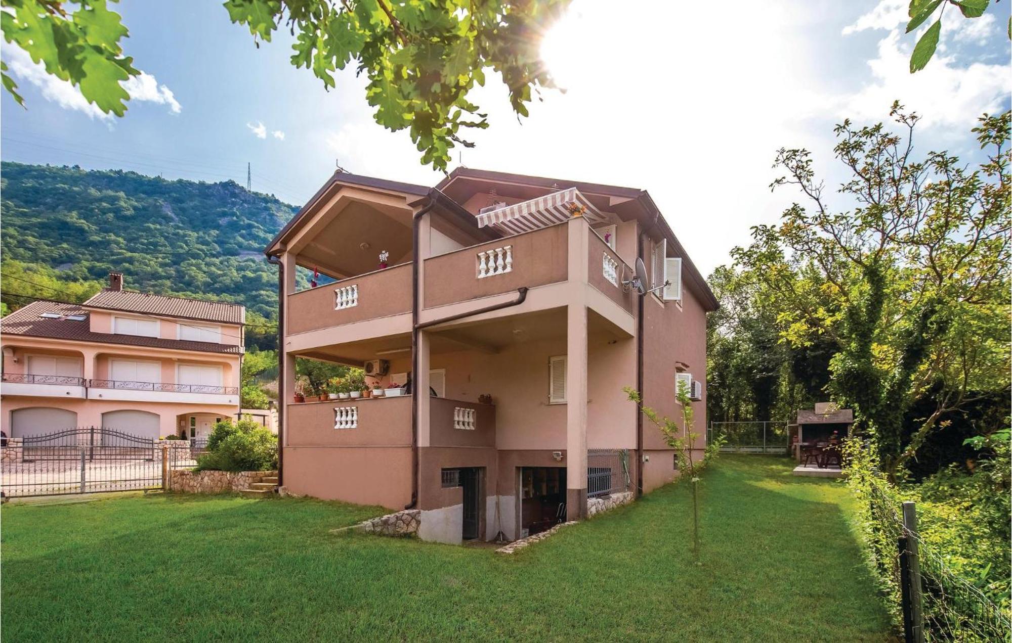1 Bedroom Stunning Apartment In Bakarac Buitenkant foto