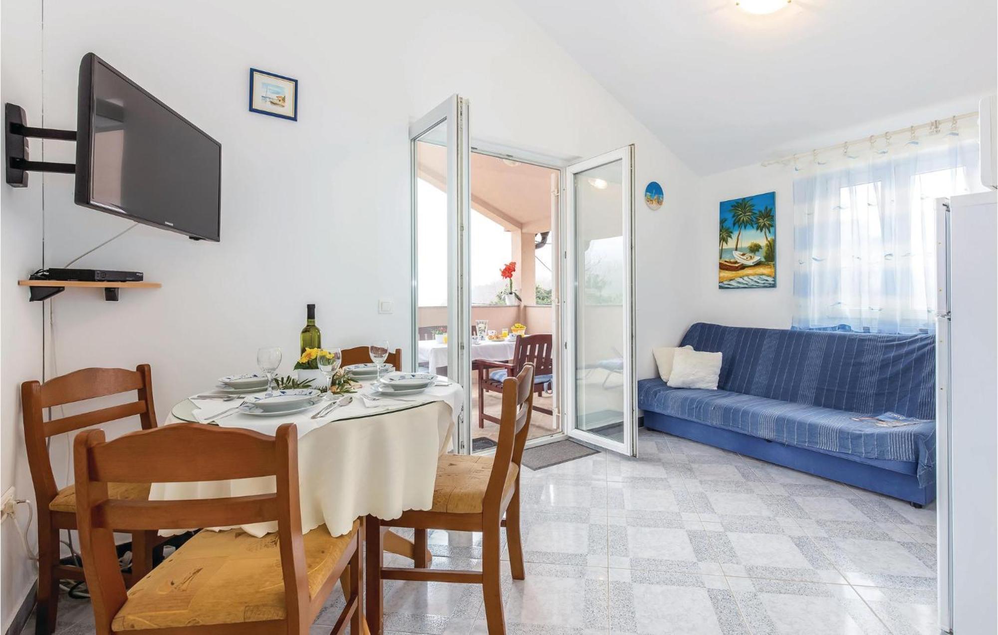 1 Bedroom Stunning Apartment In Bakarac Buitenkant foto