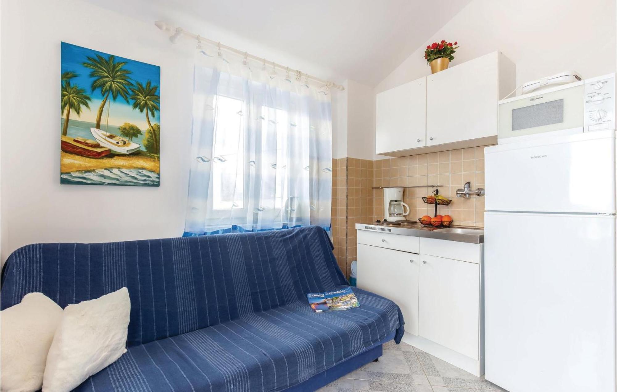 1 Bedroom Stunning Apartment In Bakarac Buitenkant foto