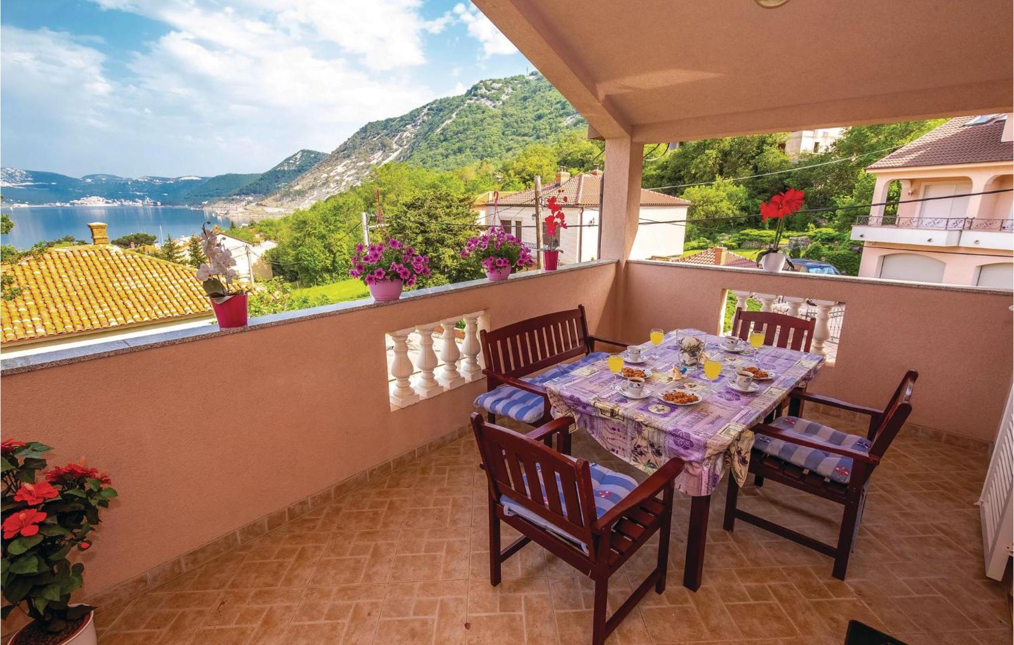 1 Bedroom Stunning Apartment In Bakarac Buitenkant foto