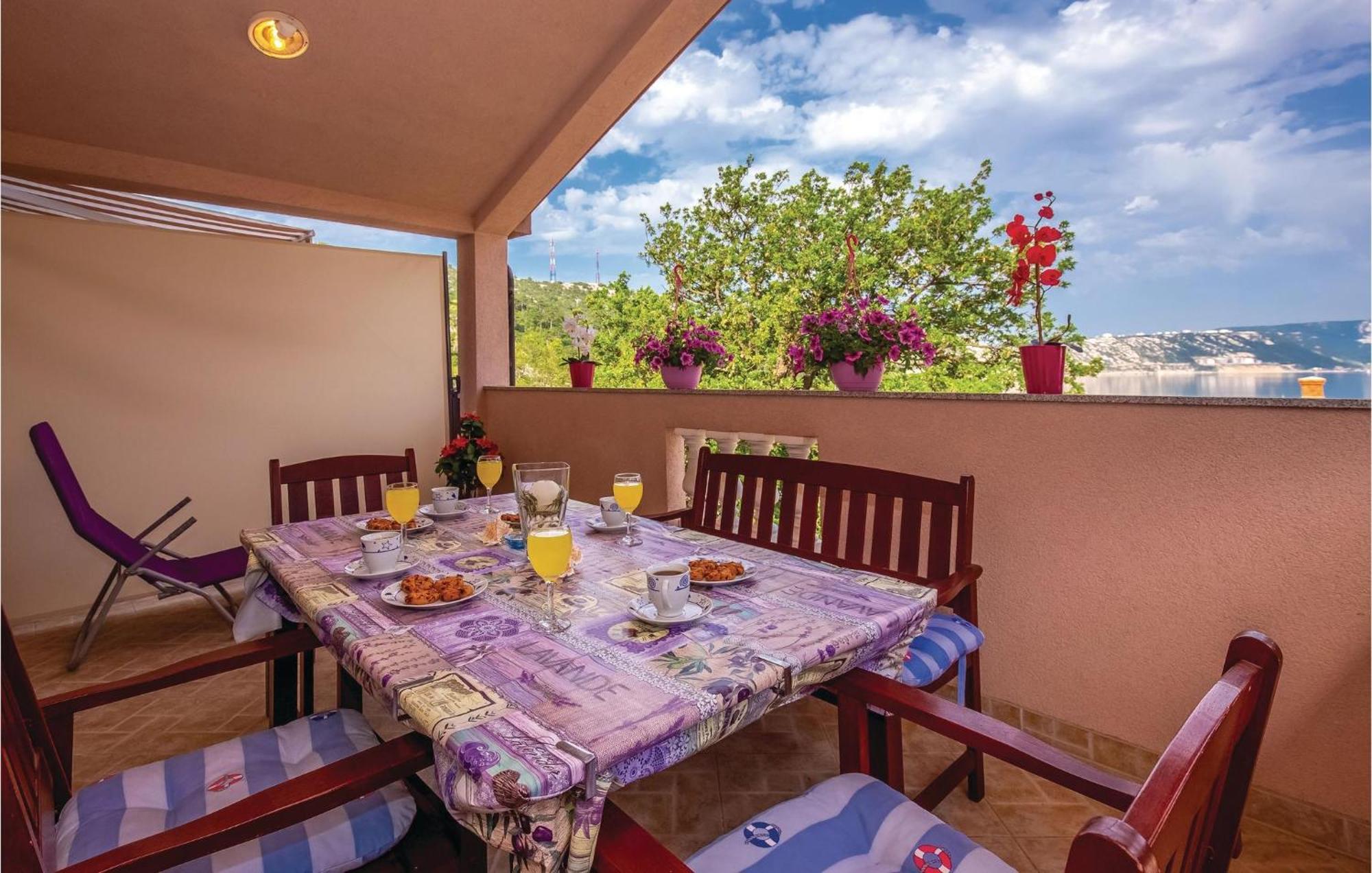 1 Bedroom Stunning Apartment In Bakarac Buitenkant foto